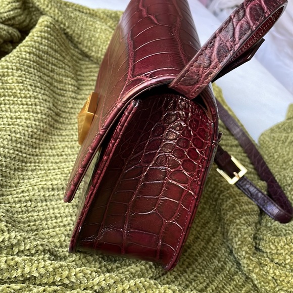 Cute Emp.t Label cross body bag. - Picture 6 of 6